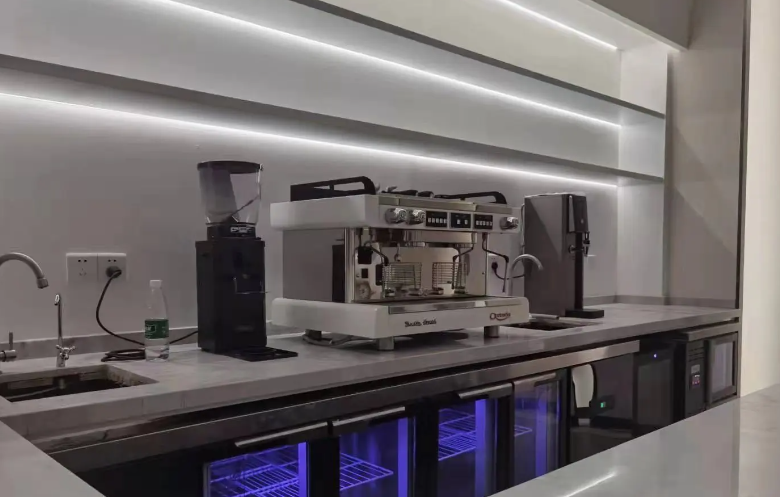 公司辦公室里意式和美式咖啡機(jī)哪個(gè)好？有什么區(qū)別？